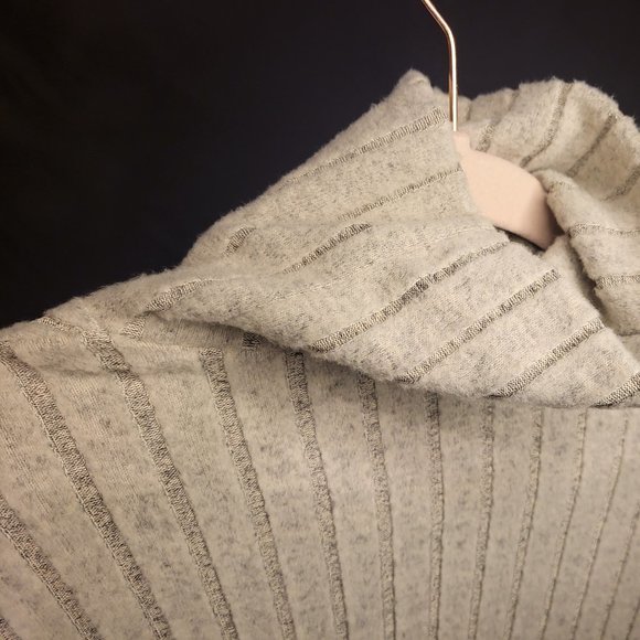 Chic Turtle Neck Full Sleeves Top – the epitome of comfort and style! - Picture 2 of 5